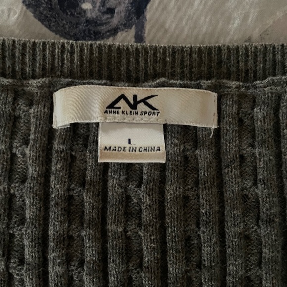 Anne Klein Sport women’s gray v-neck sweater, size Large - Picture 2 of 4